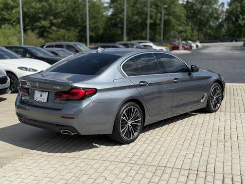 2022 BMW 530 i