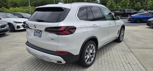 Mineral White Metallic 2026 BMW X5 sDrive40i
