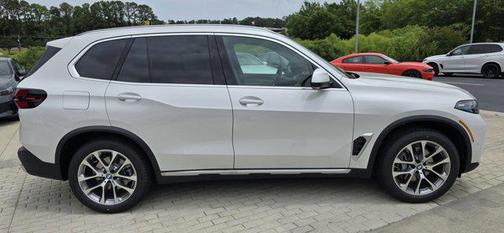 Mineral White Metallic 2026 BMW X5 sDrive40i