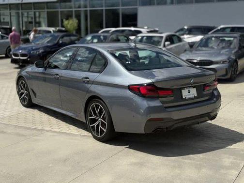 2022 BMW 530 i