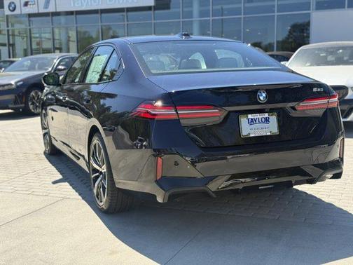 Carbon Black Metallic 2026 BMW 530 530i