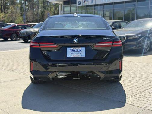 Carbon Black Metallic 2026 BMW 530 530i