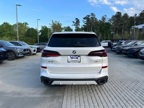 Mineral White Metallic 2026 BMW X5 sDrive40i