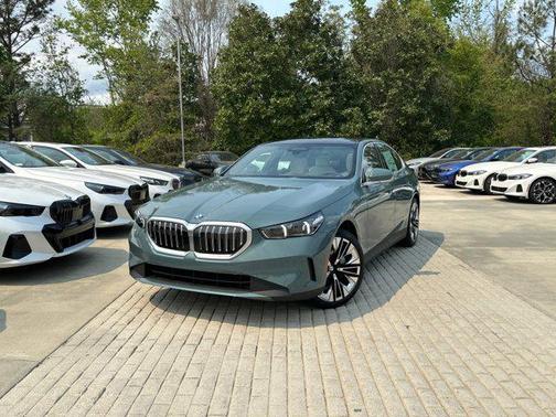 Cape York Green Metallic 2026 BMW 530 530i