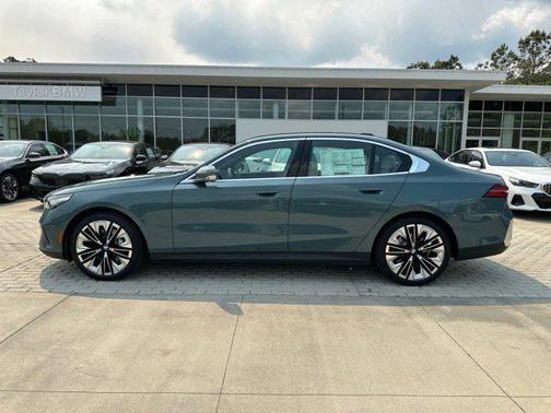 Cape York Green Metallic 2026 BMW 530 530i