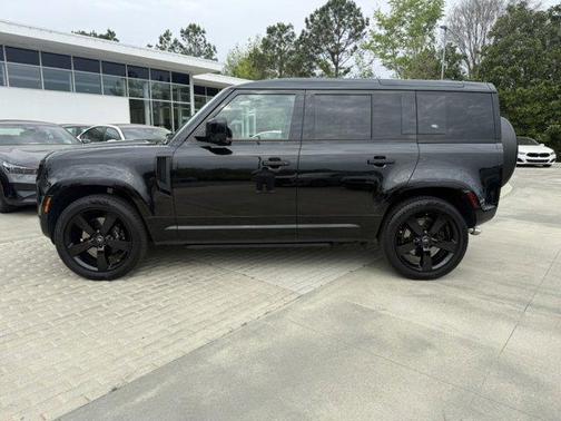 2024 Land Rover Defender 110 V8