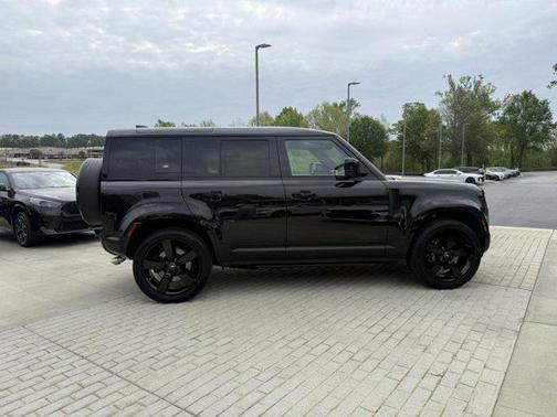 2024 Land Rover Defender 110 V8