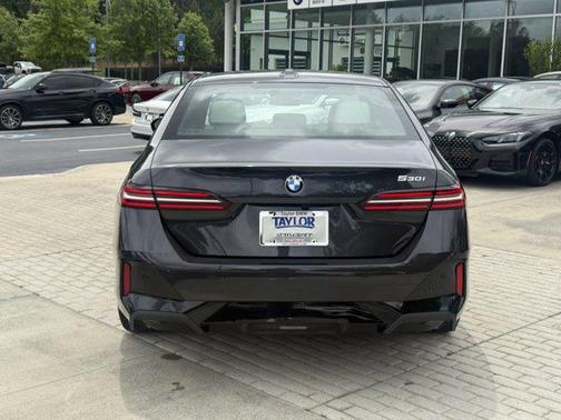 Dark Graphite Metallic 2026 BMW 530 530i