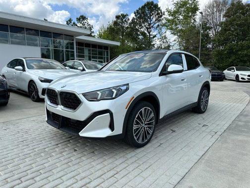 Alpine White 2026 BMW X2 xDrive28i
