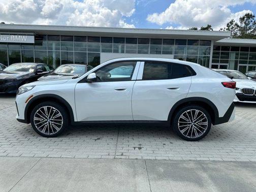 Alpine White 2026 BMW X2 xDrive28i