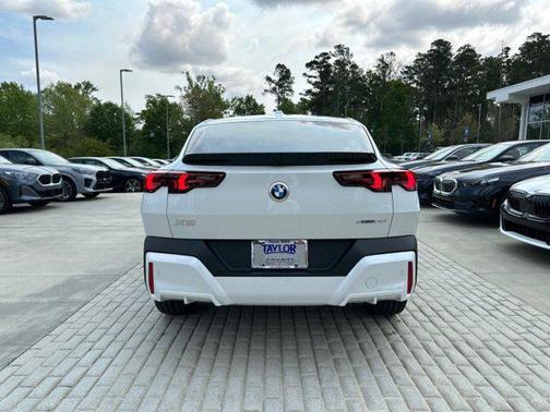 Alpine White 2026 BMW X2 xDrive28i