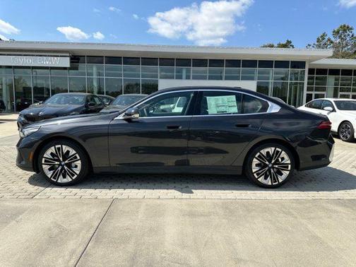 Dark Graphite Metallic 2026 BMW 530 530i