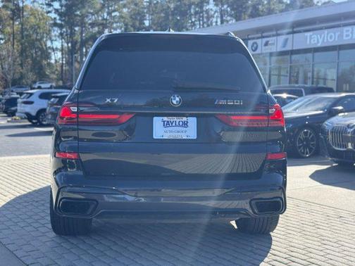2022 BMW X7 M50i