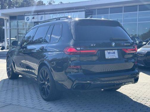 2022 BMW X7 M50i