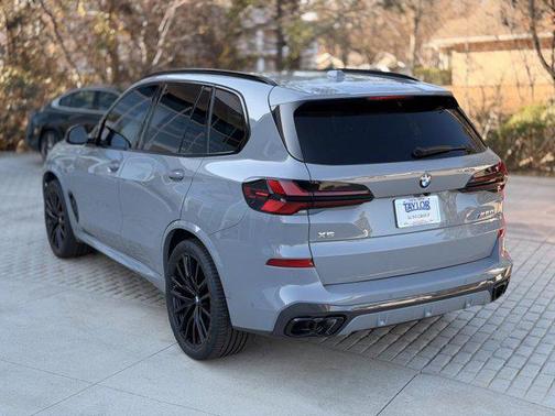 2024 BMW X5 M60i