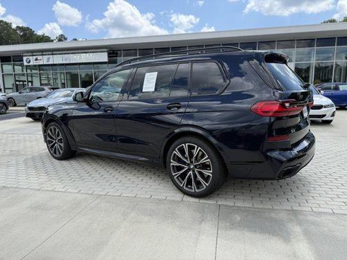 2022 BMW X7 M50i
