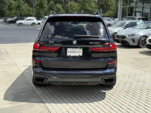 2022 BMW X7 M50i