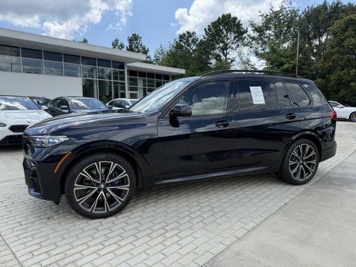 2022 BMW X7 M50i