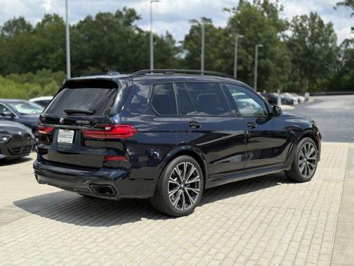 2022 BMW X7 M50i