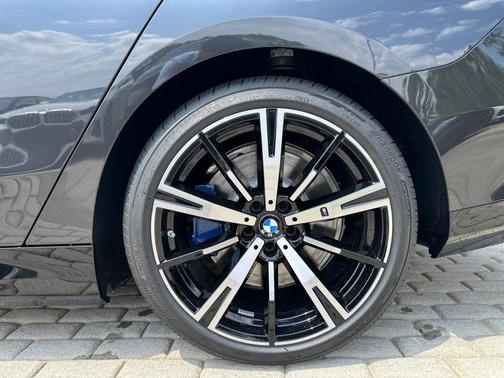 Dark Graphite Metallic 2027 BMW 550e 550e xDrive