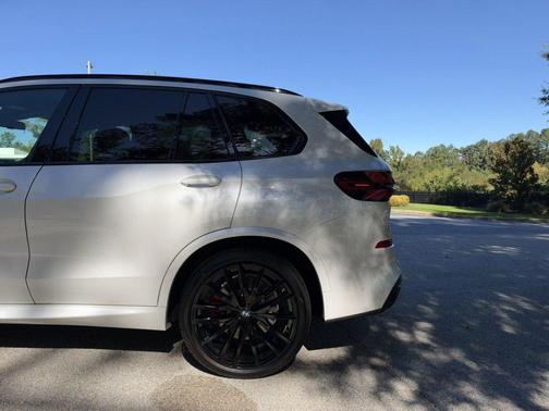 Mineral White Metallic 2026 BMW X5 M60i