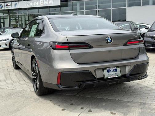 Oxide Grey Metallic 2026 BMW 740 740i