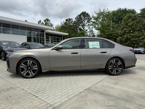Oxide Grey Metallic 2026 BMW 740 740i
