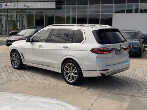 2025 BMW X7 xDrive40i