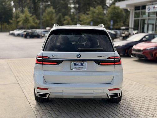 2025 BMW X7 xDrive40i