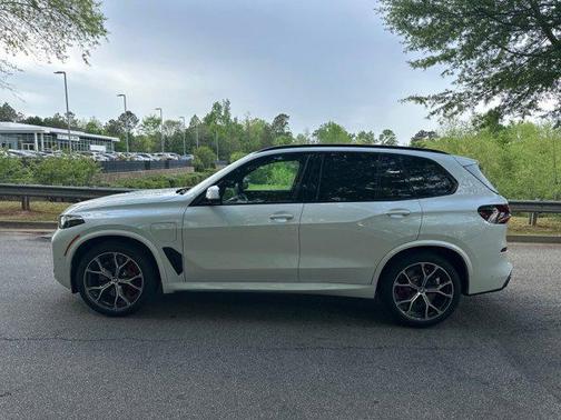 Mineral White Metallic 2026 BMW X5 PHEV xDrive50e