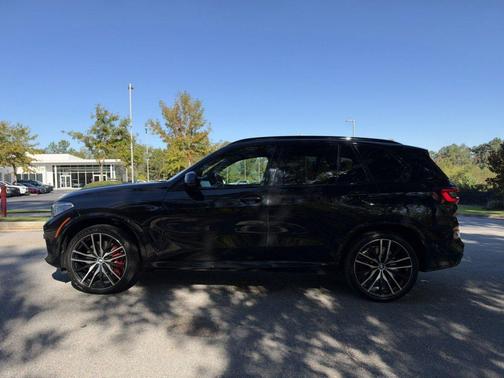 Black Sapphire Metallic 2023 BMW X5 M50i