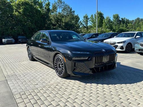 Black Sapphire Metallic 2026 BMW i7 eDrive50