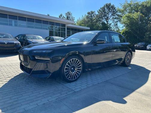 Black Sapphire Metallic 2026 BMW i7 eDrive50