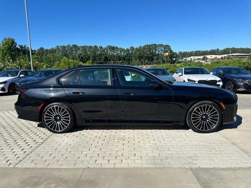 Black Sapphire Metallic 2026 BMW i7 eDrive50