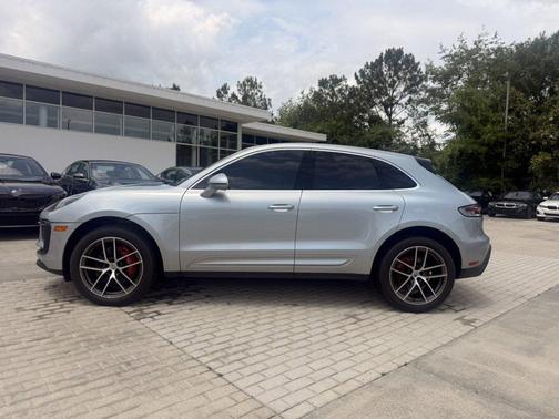 Dolomite Silver Metallic 2023 Porsche Macan Macan