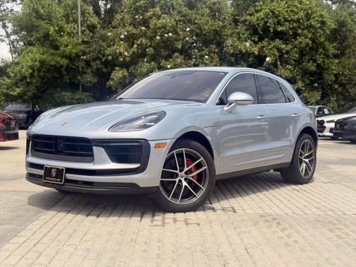 Dolomite Silver Metallic 2023 Porsche Macan Macan