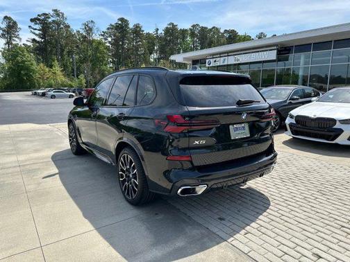 Black Sapphire Metallic 2024 BMW X5 xDrive40i