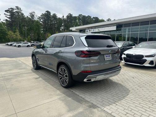Skyscraper Grey Metallic 2026 BMW X5 sDrive40i