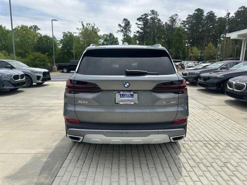 Skyscraper Grey Metallic 2026 BMW X5 sDrive40i