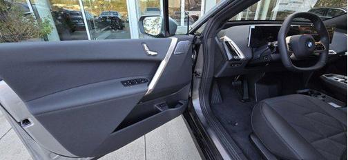 2026 BMW iX xDrive60