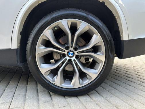 Mineral White Metallic 2018 BMW X5 xDrive50i