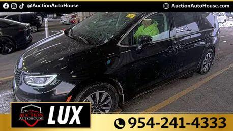 2024 Chrysler Pacifica Hybrid Select