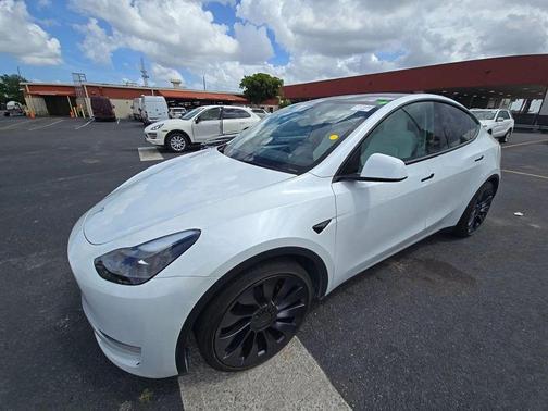 Pearl White Multi-Coat 2024 Tesla Model Y Performance Dual Motor All-Wheel Drive