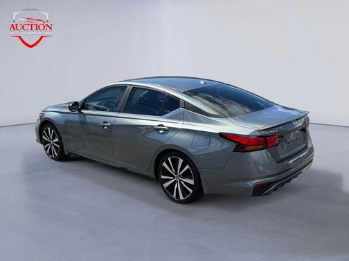 2020 Nissan Altima SR FWD