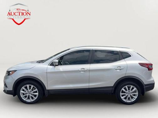 Brilliant Silver Metallic 2022 Nissan Rogue Sport SV
