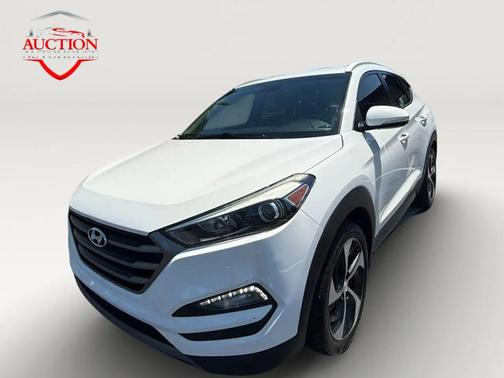 Winter White 2016 Hyundai TUCSON Sport