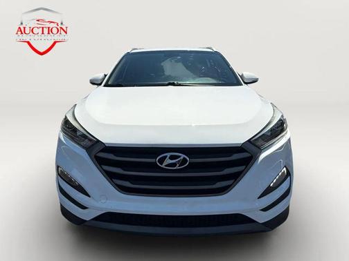 Winter White 2016 Hyundai TUCSON Sport