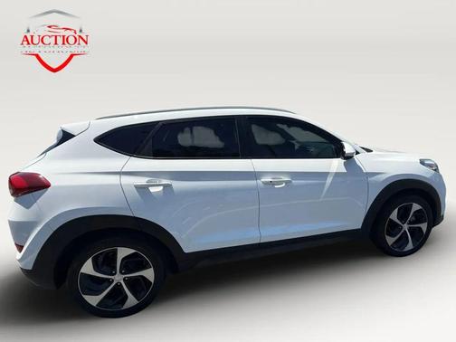 Winter White 2016 Hyundai TUCSON Sport