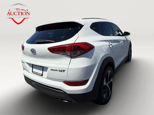 Winter White 2016 Hyundai TUCSON Sport