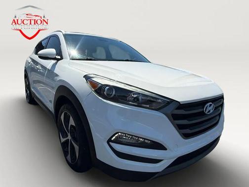 Winter White 2016 Hyundai TUCSON Sport